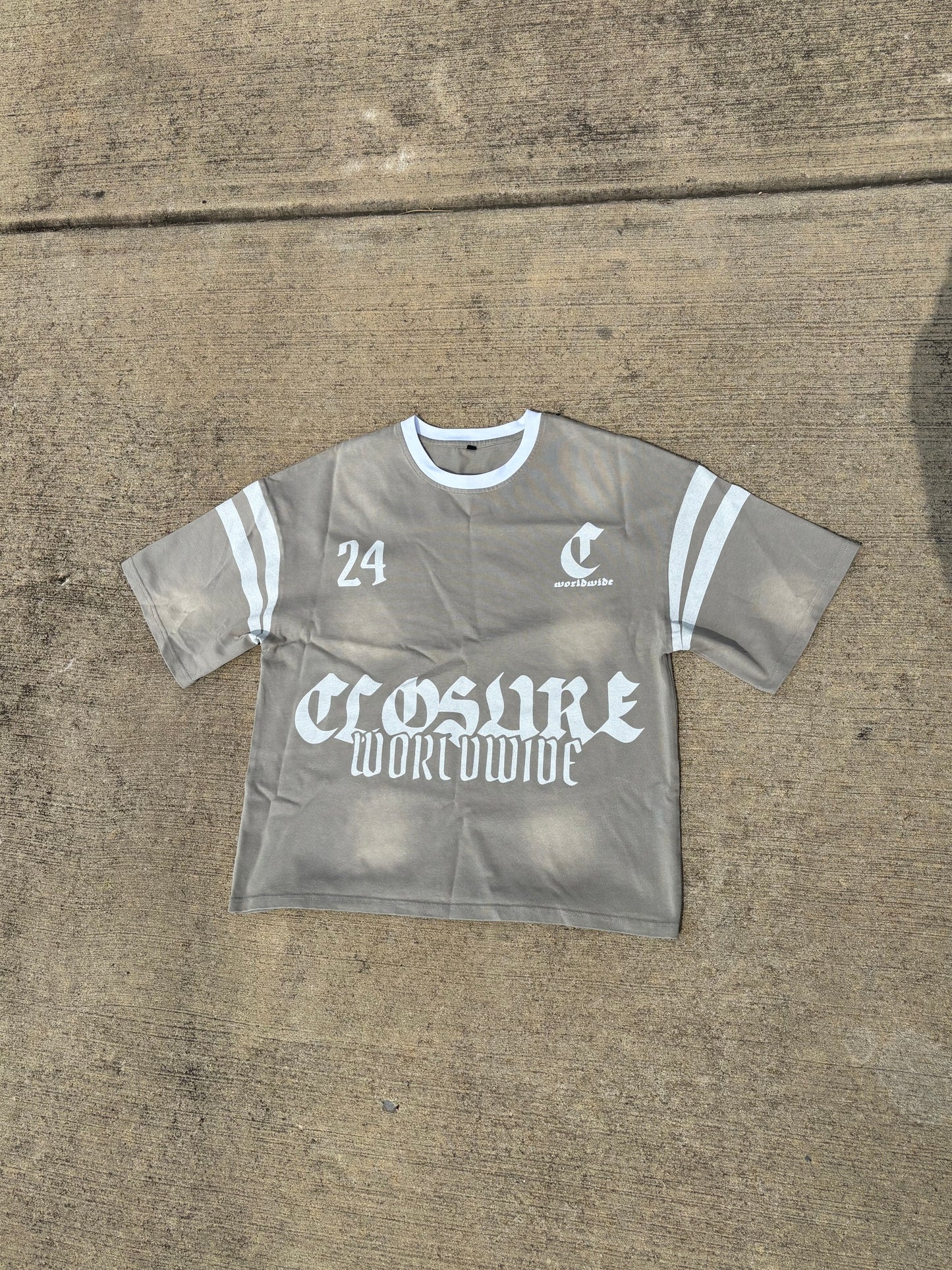 (Gray&white) Closure T