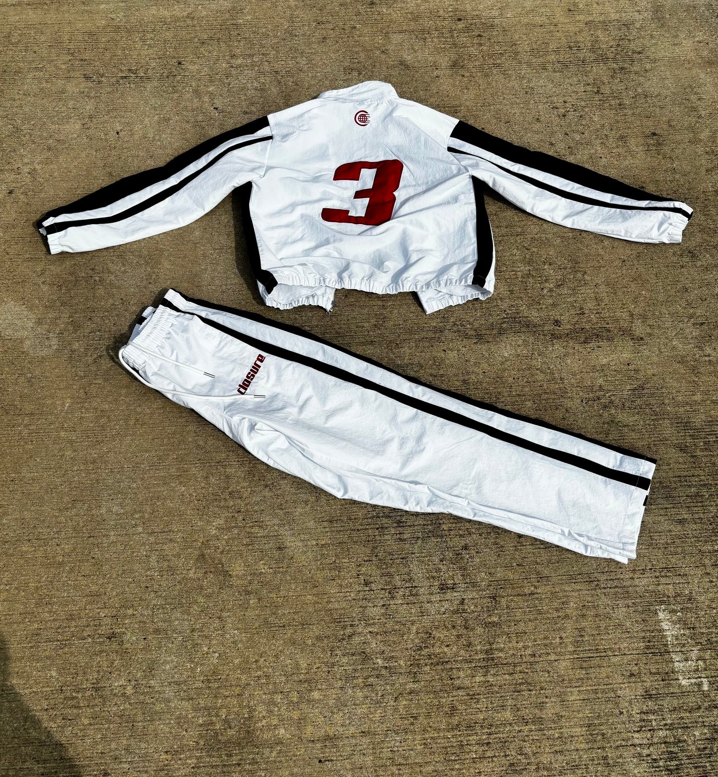 (Closure nylon Tracksuit)       white, red,black