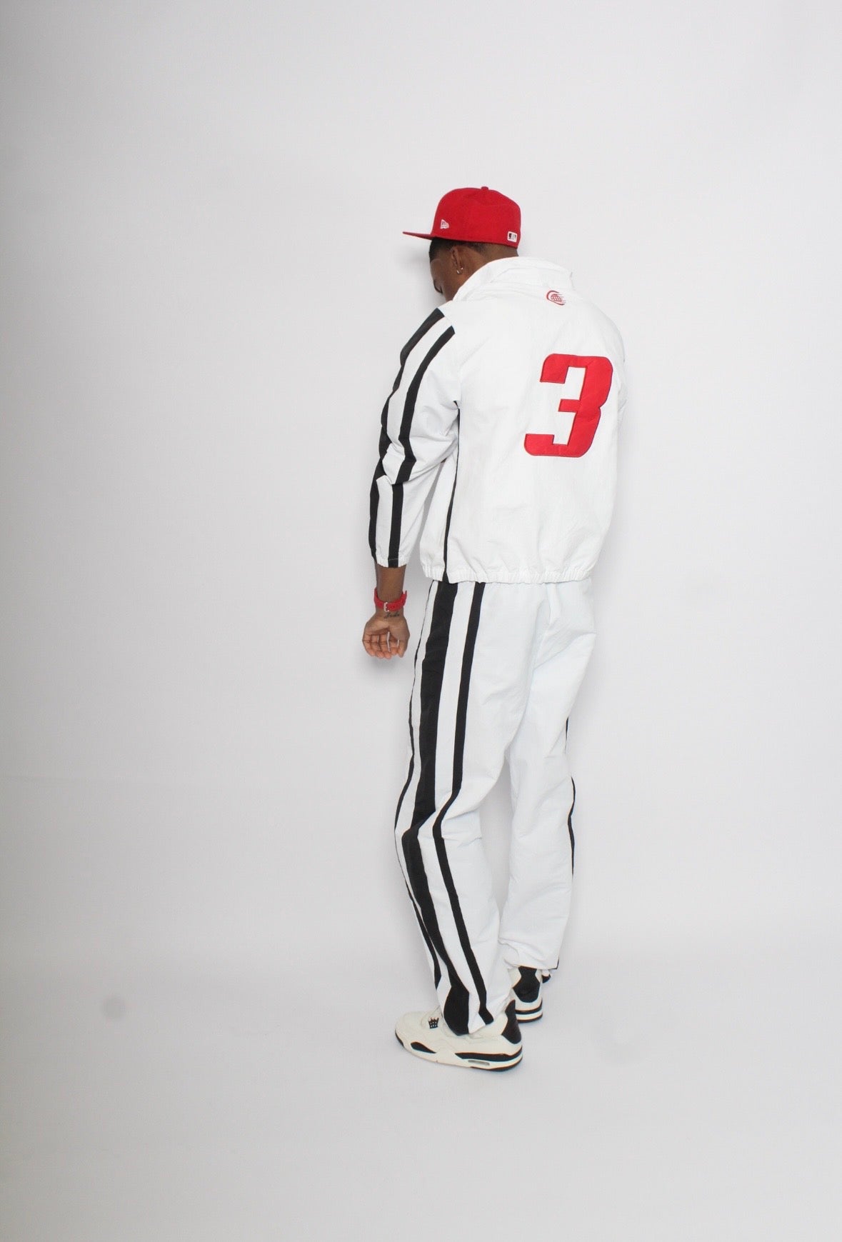 (Closure nylon Tracksuit)       white, red,black